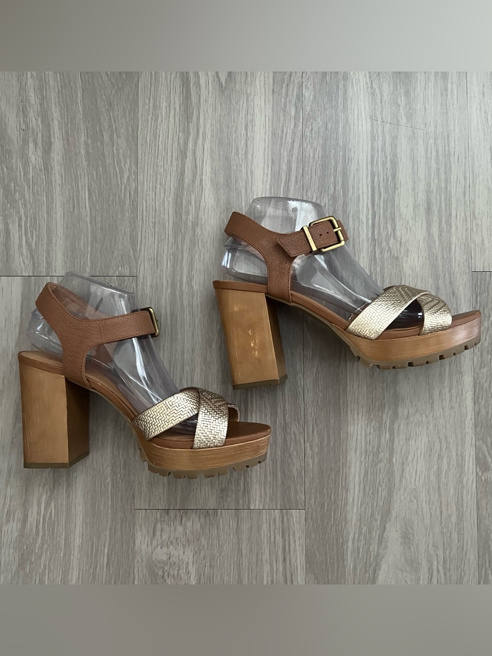 Crown Vintage Platform Block Heel Sandals Size 10M Gold Metallic Cognac Brown
